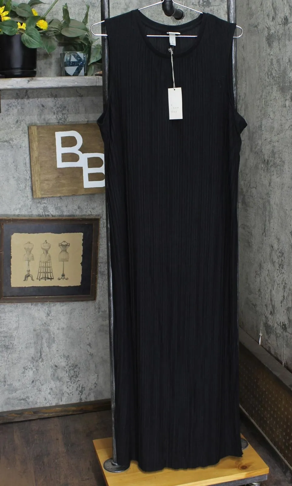 A New Day Women's Sleeveless Plisse Knit Dress 84139437 Black L