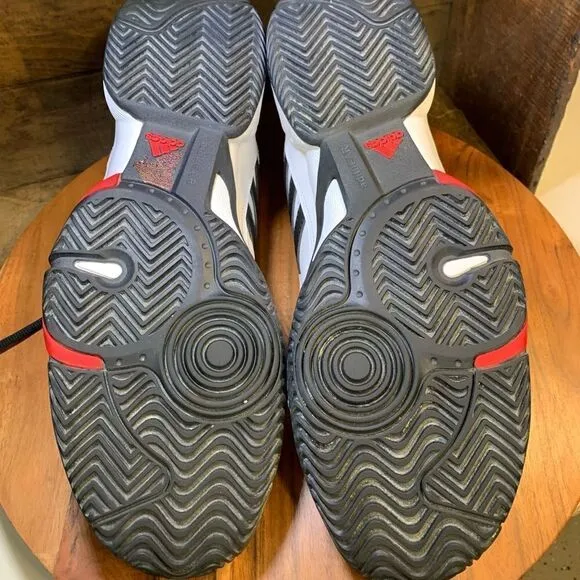 Adidas sneakers.  Inv 5521