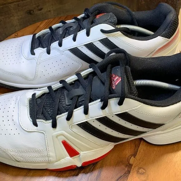 Adidas sneakers.  Inv 5521