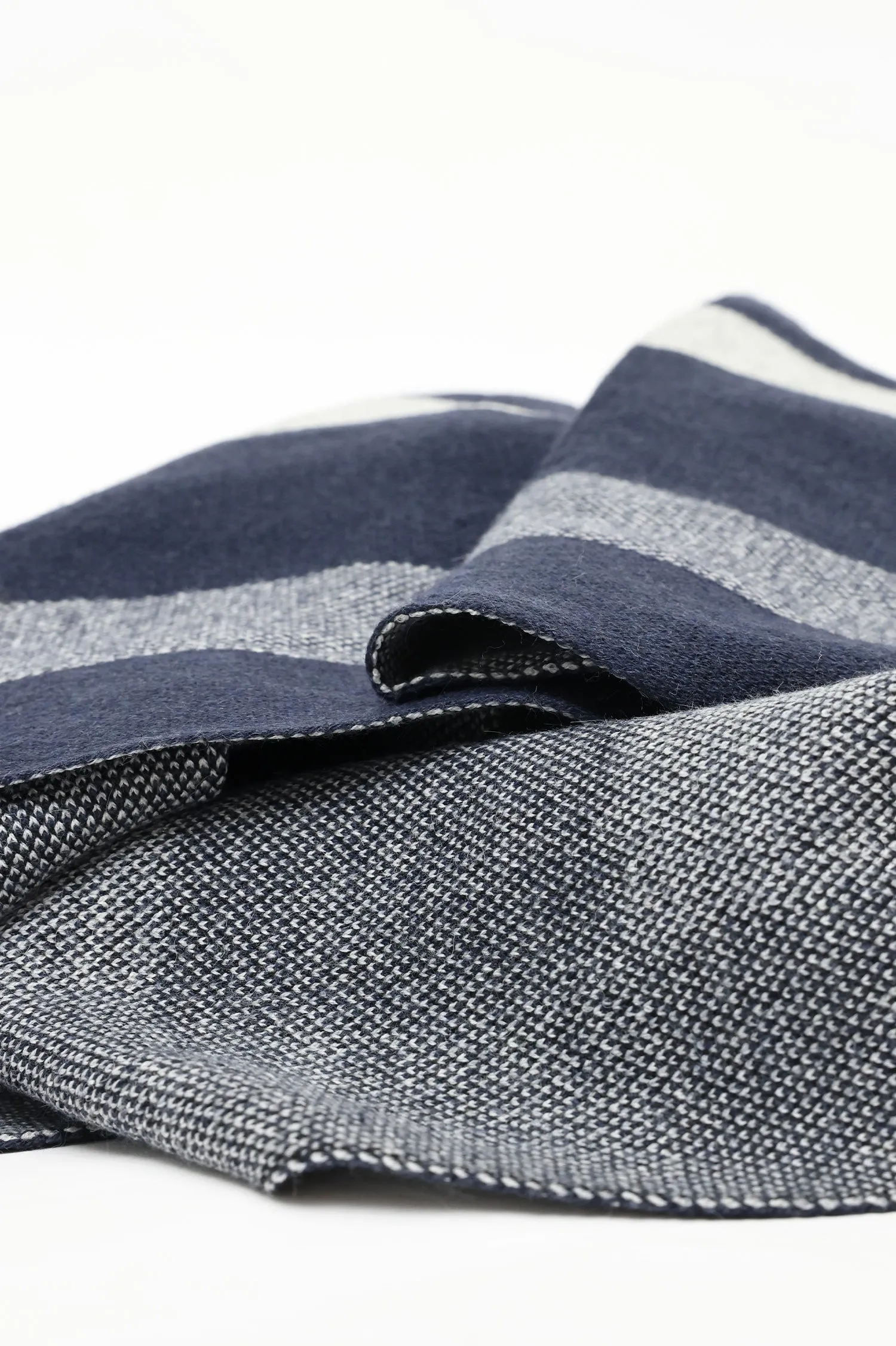 CHECKERED PANEL SCARF-NAVY