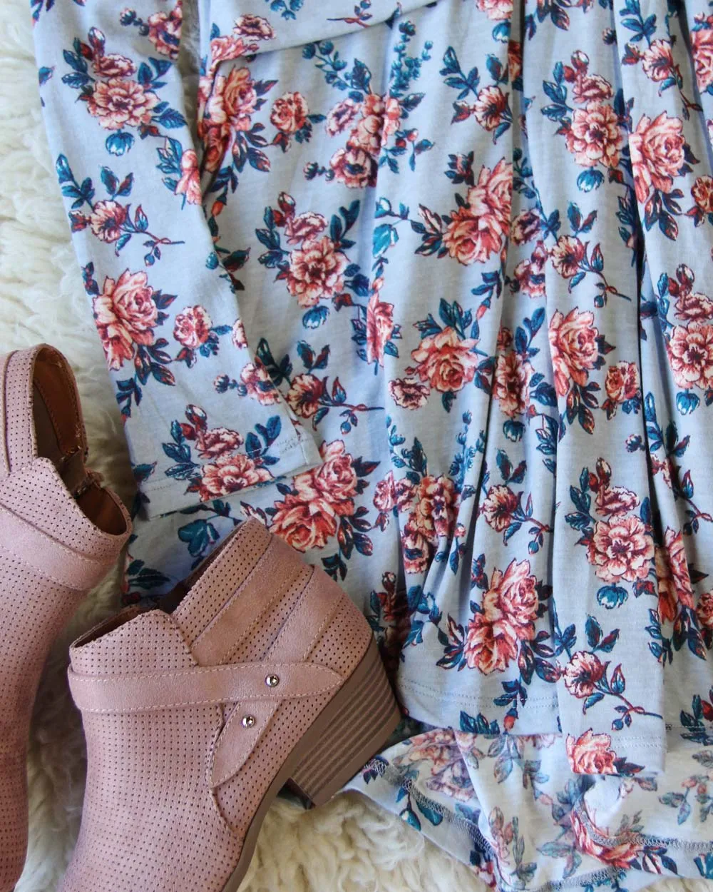 Crescent Flower Top in Gray
