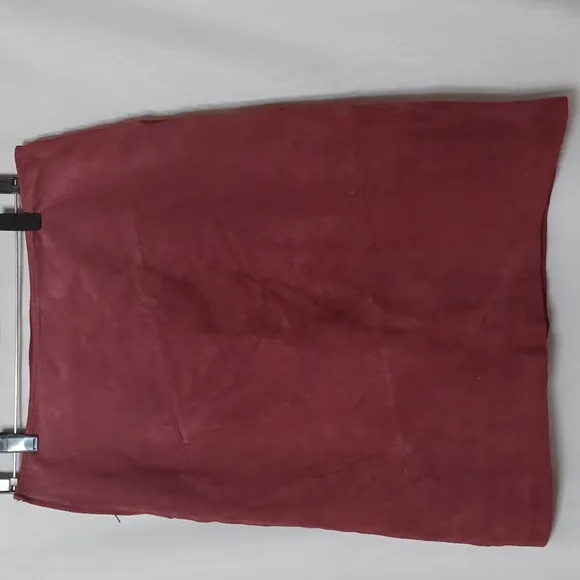 CUERO Women's Genuine Burgundy Suede Leather Skirt. Size 6