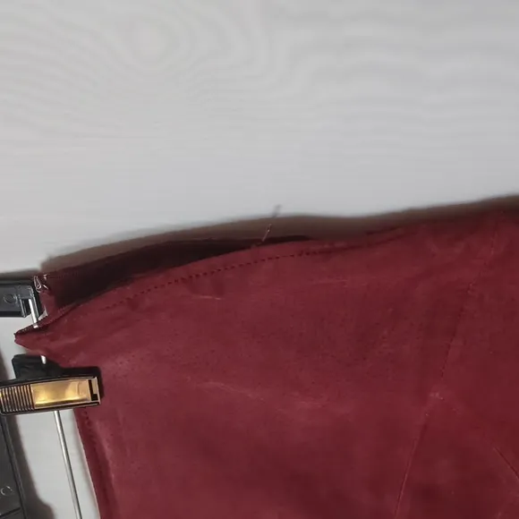 CUERO Women's Genuine Burgundy Suede Leather Skirt. Size 6