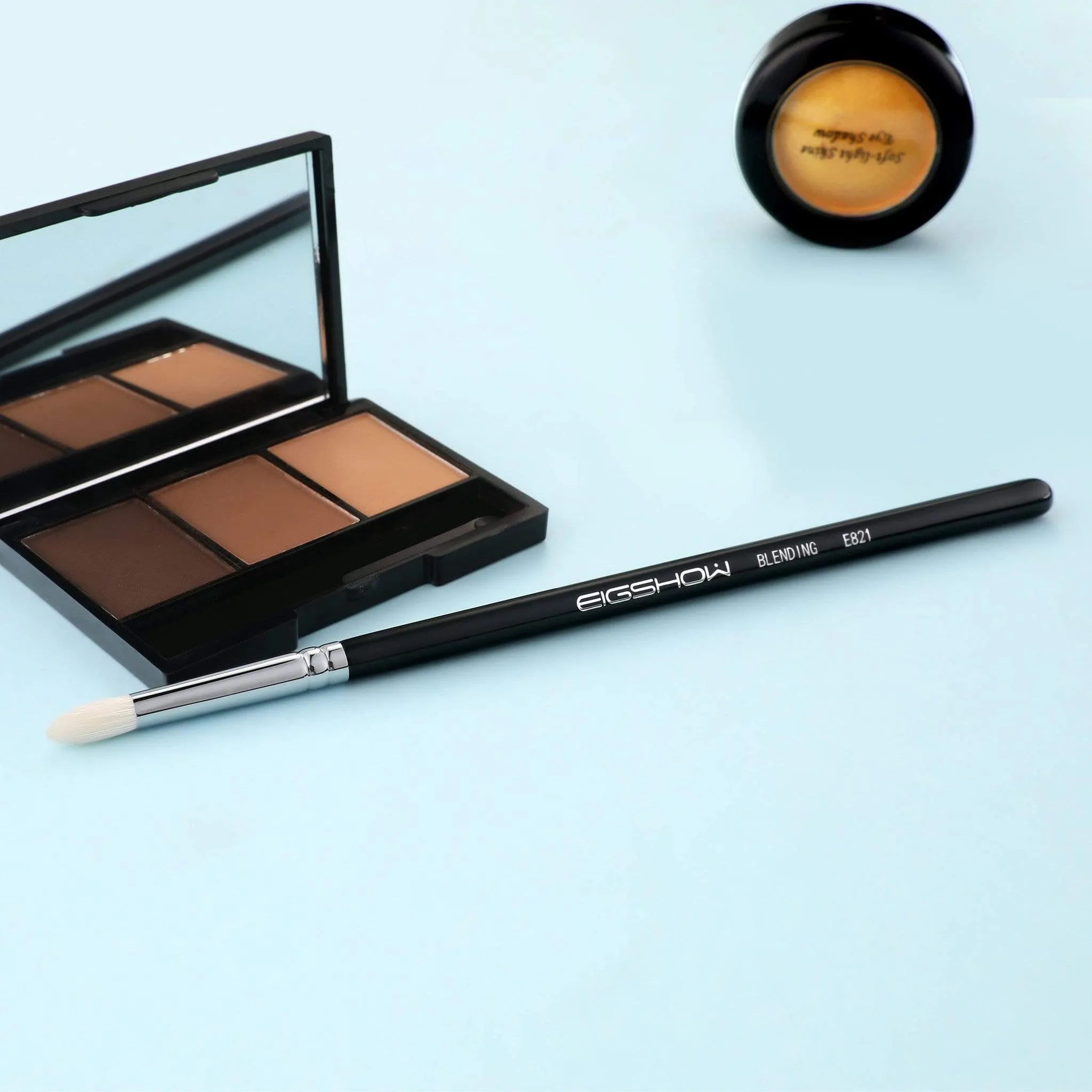 E821 - SMOKE EYE BLENDING BRUSH