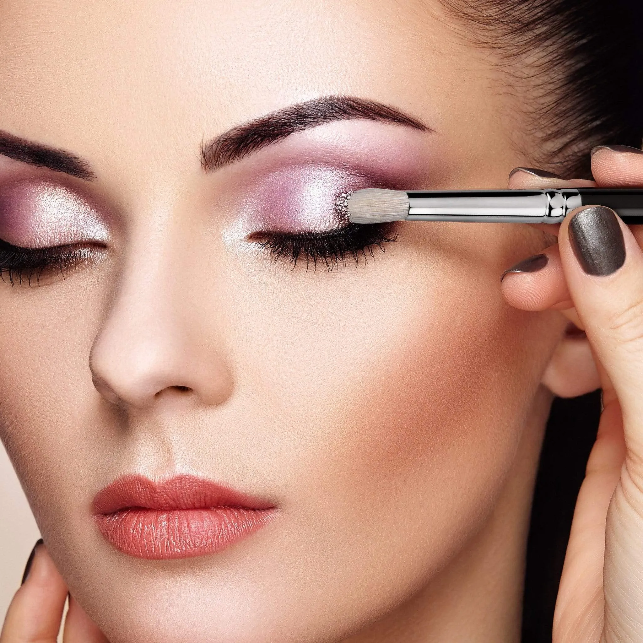 E821 - SMOKE EYE BLENDING BRUSH