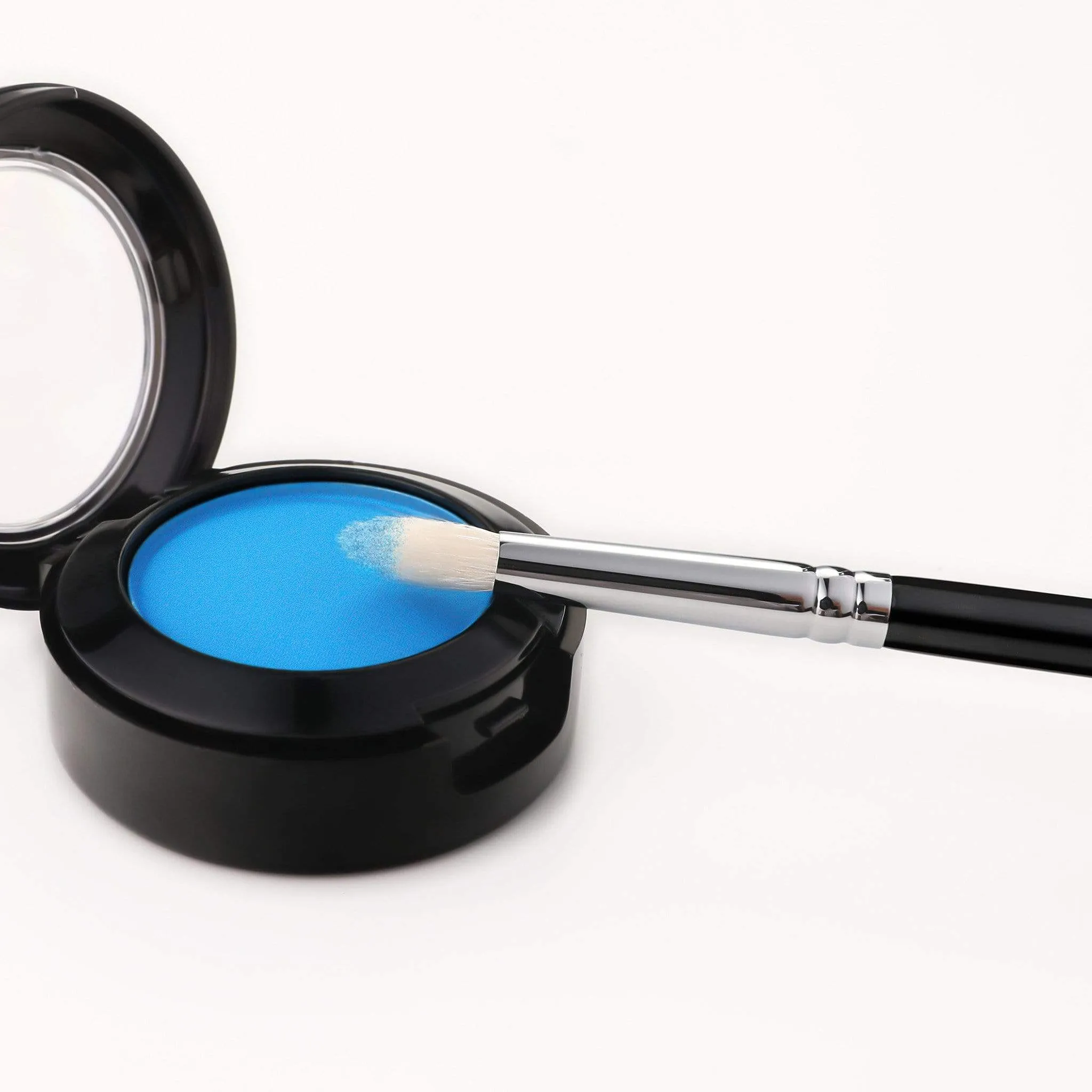 E821 - SMOKE EYE BLENDING BRUSH