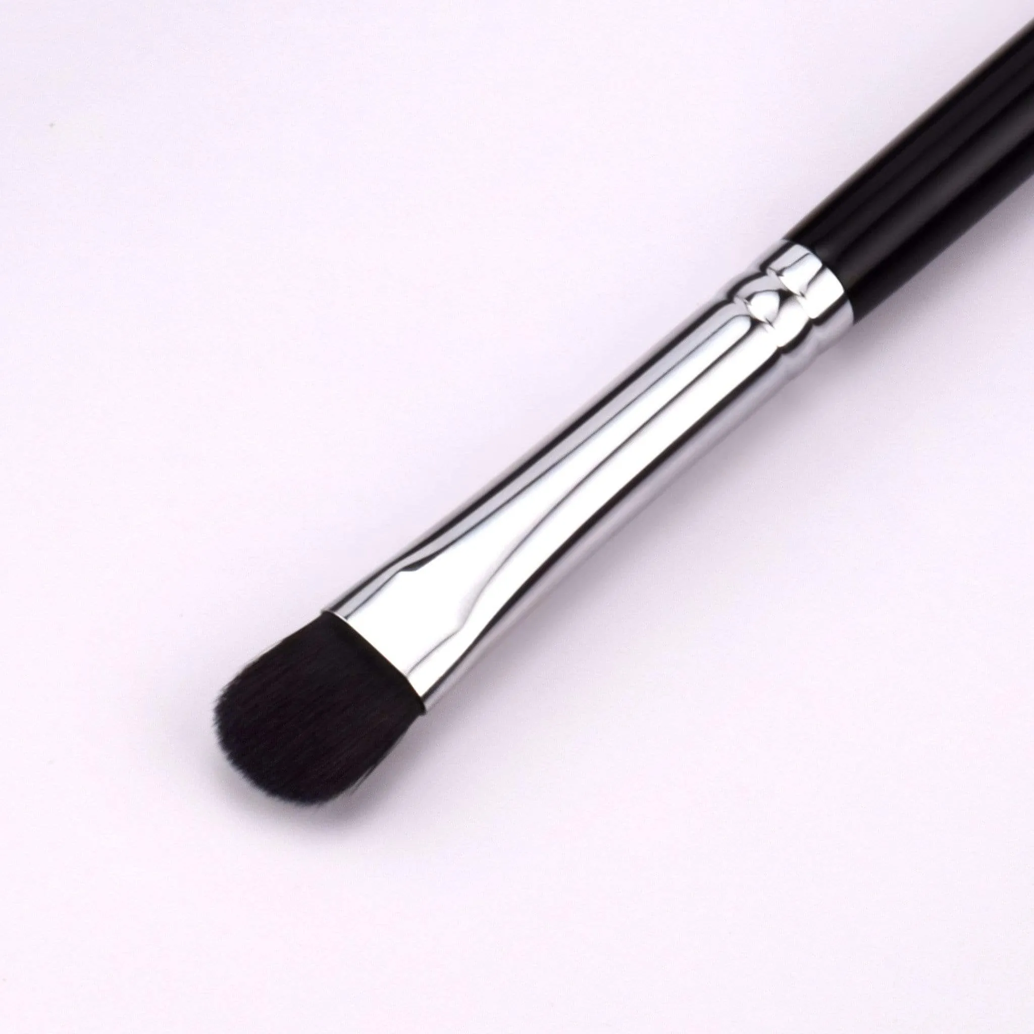 E840 - EYE SHADOW BRUSH