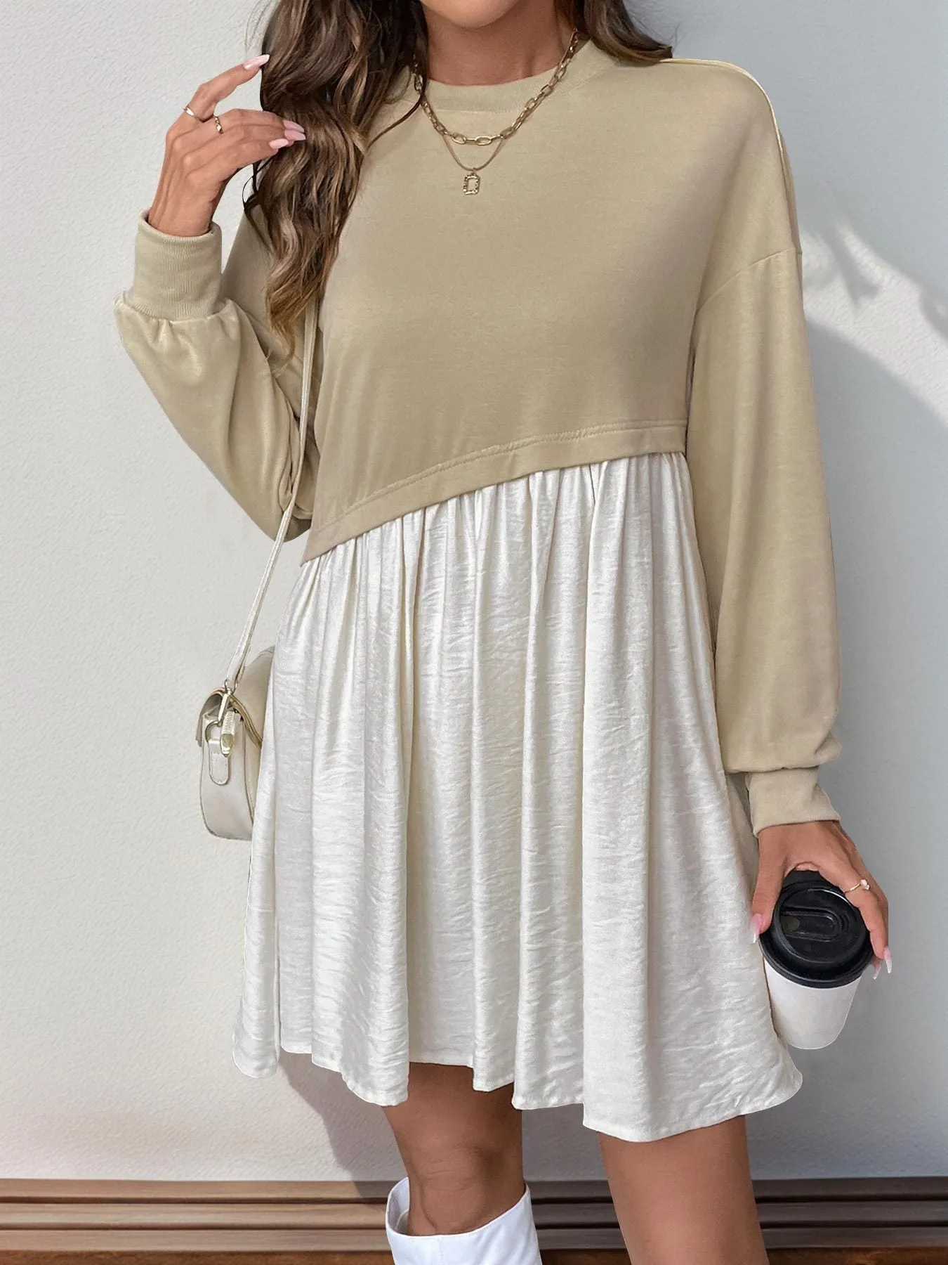 Effortlessly Stylish Patchwork Round-Neck Long-Sleeved Dress for Cool Seasons
