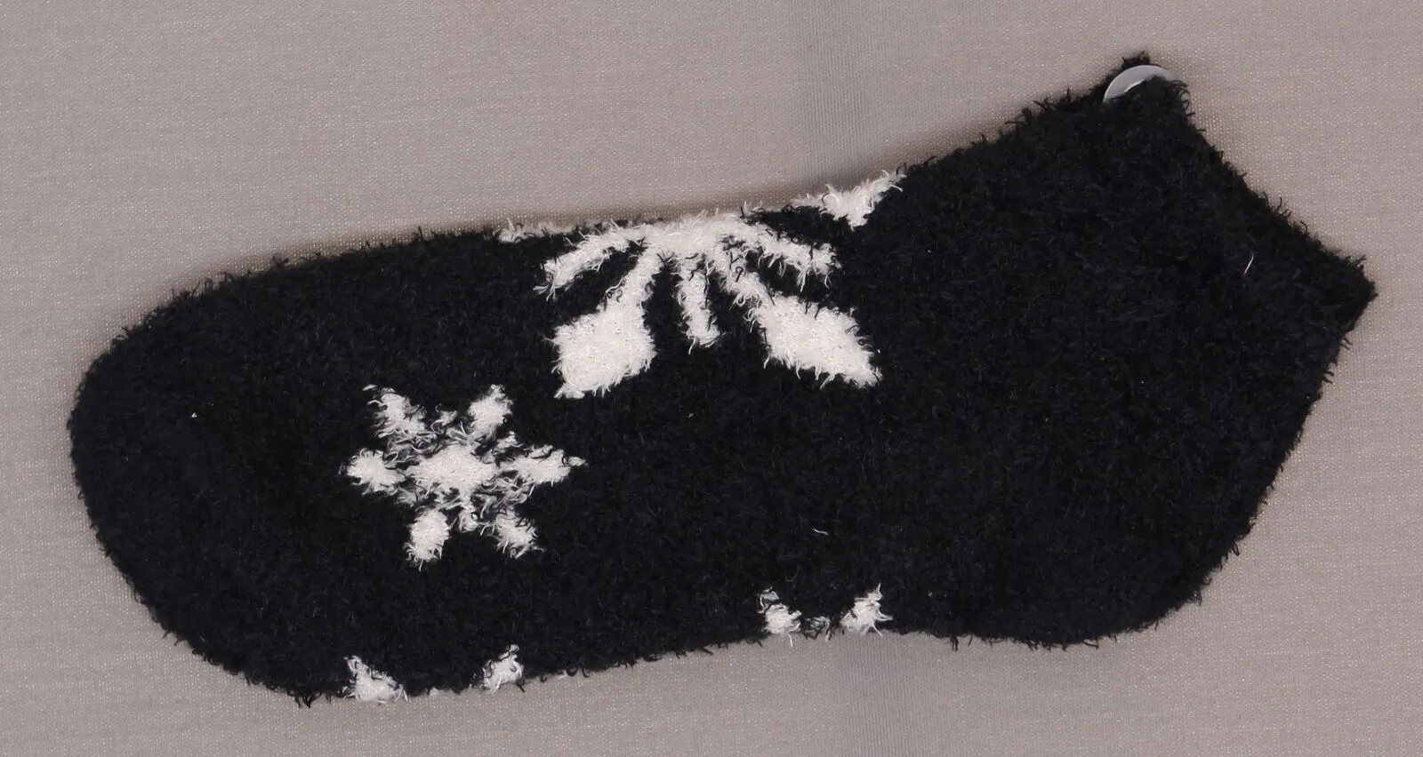 Gilligan & O'Malley Women's Fuzzy Snowflake Cozy Low Cut Socks