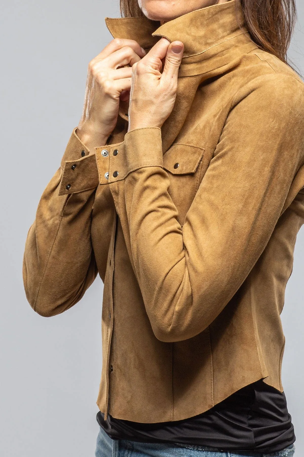Giulia Suede Snap Shirt In Biscotti