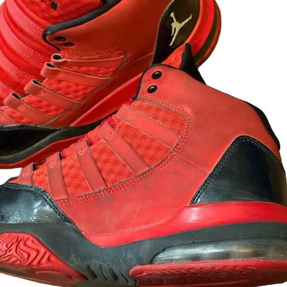 Jordan Max Aura GS  University Red &amp; Black SZ 5Y Preloved Basketball Streetwear