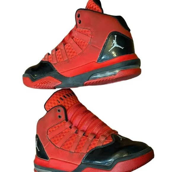 Jordan Max Aura GS  University Red &amp; Black SZ 5Y Preloved Basketball Streetwear