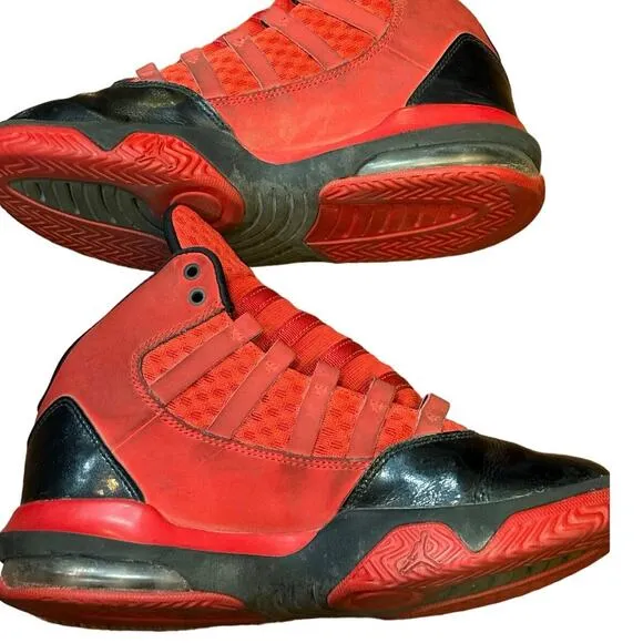 Jordan Max Aura GS  University Red &amp; Black SZ 5Y Preloved Basketball Streetwear