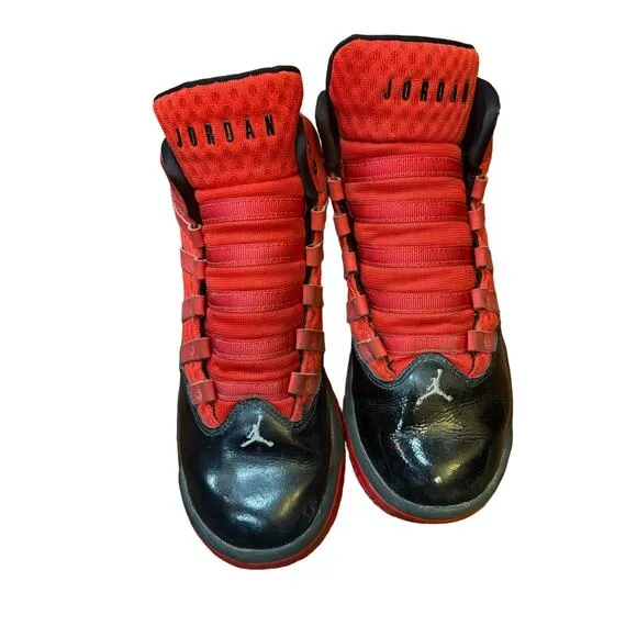 Jordan Max Aura GS  University Red &amp; Black SZ 5Y Preloved Basketball Streetwear