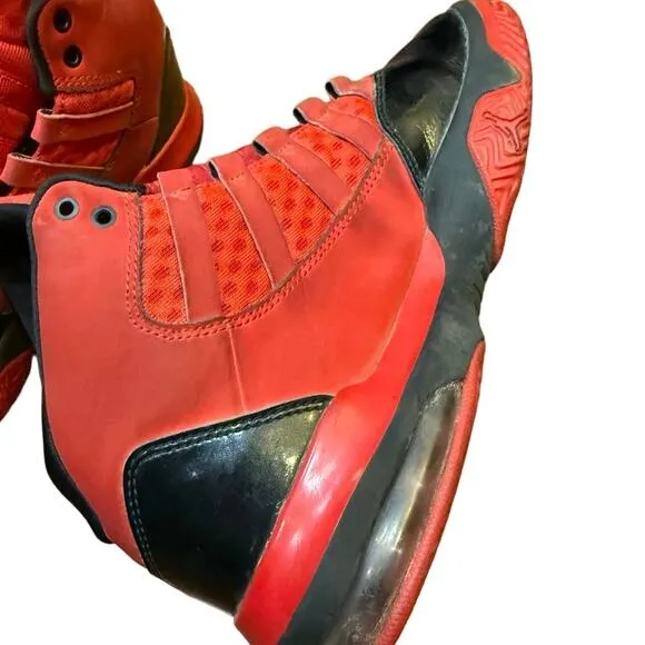 Jordan Max Aura GS  University Red &amp; Black SZ 5Y Preloved Basketball Streetwear