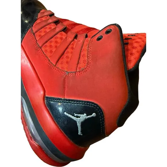 Jordan Max Aura GS  University Red &amp; Black SZ 5Y Preloved Basketball Streetwear