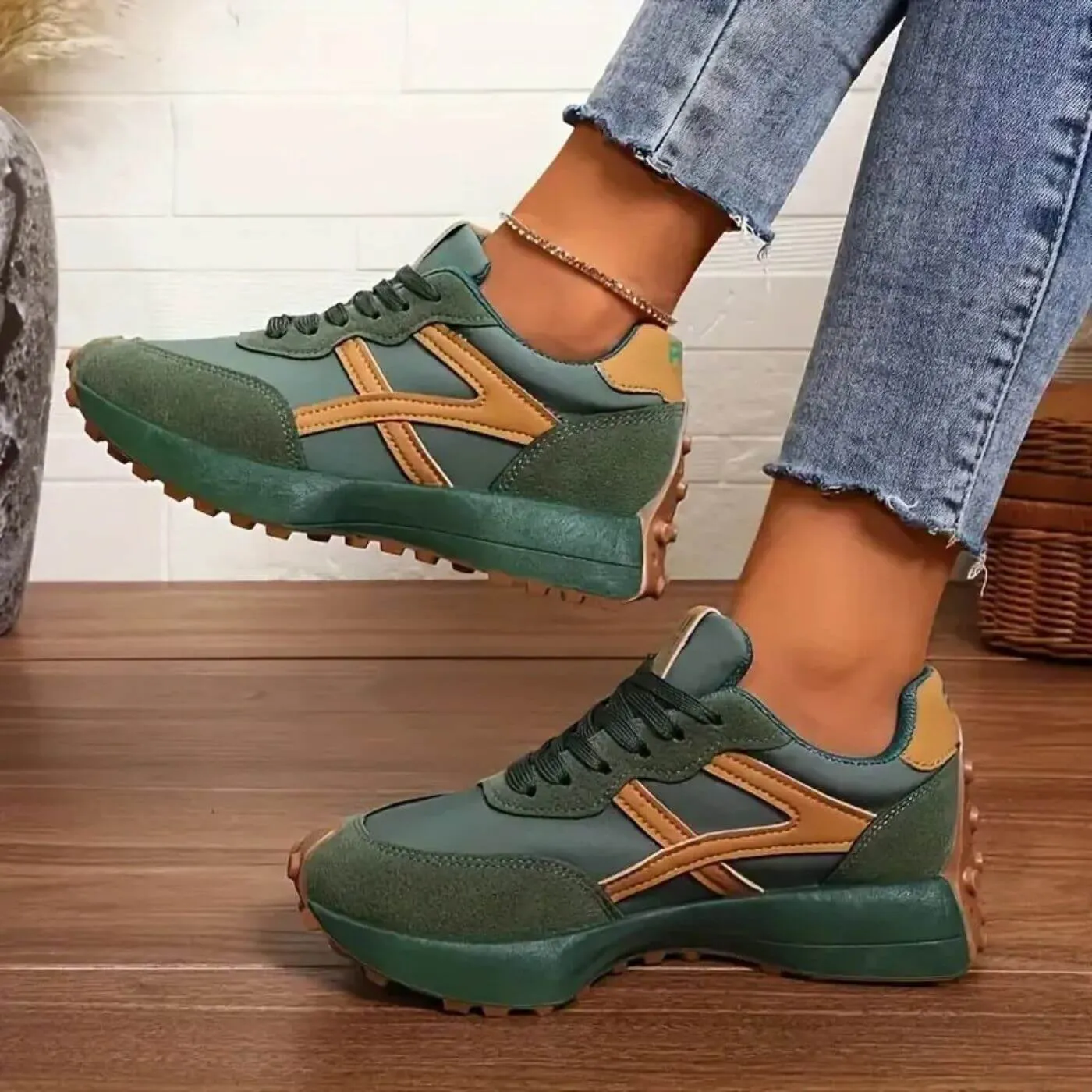 Lucy | The Orthopedic Sneakers