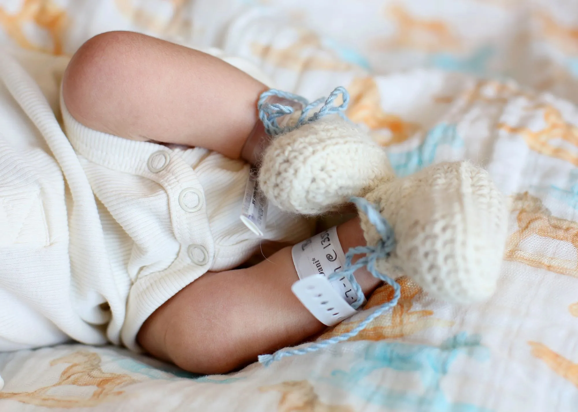 Mauve Knotted Cap & Bootie | 100% Alpaca | Newborn Baby