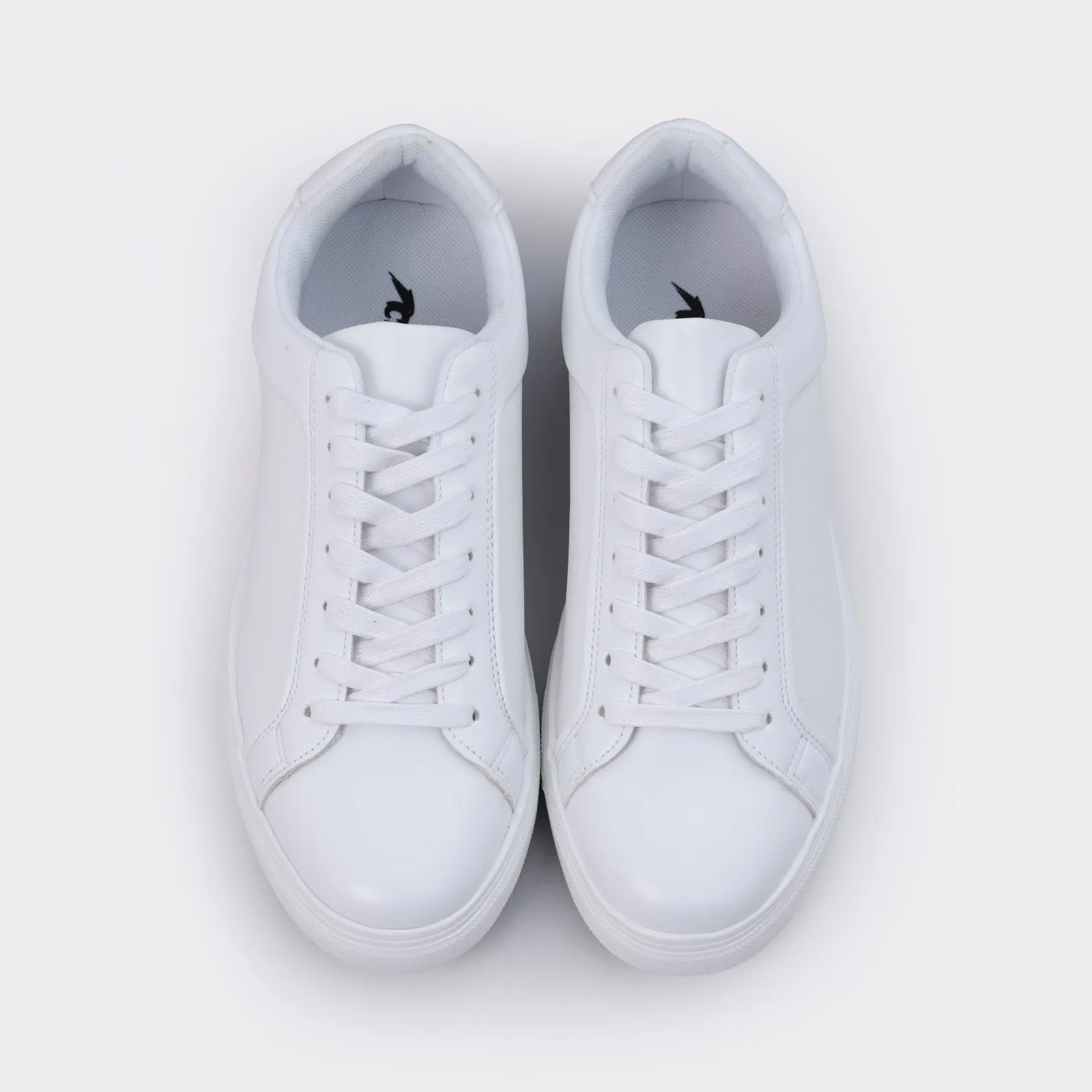 Men's trendy sneakers