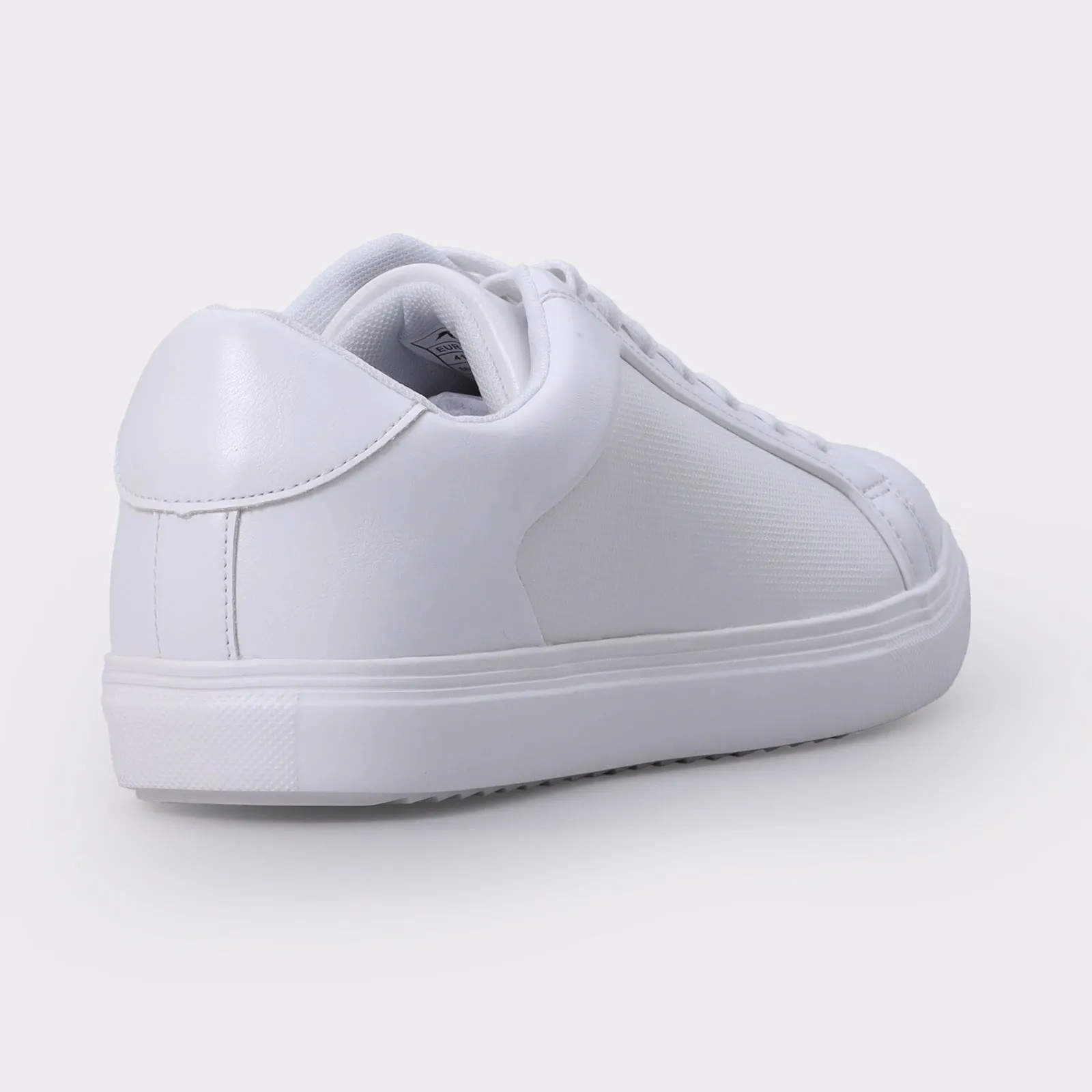 Men's trendy sneakers