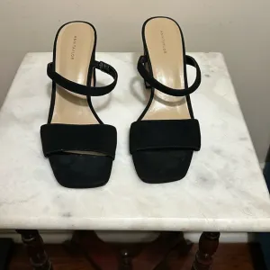 NIB Ann Taylor Two Strap Block Heel Sandal, Size 8 1/2