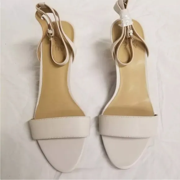 NIB! Naturalizer Hattie sandals in Alabaster size 9.  Brand new!