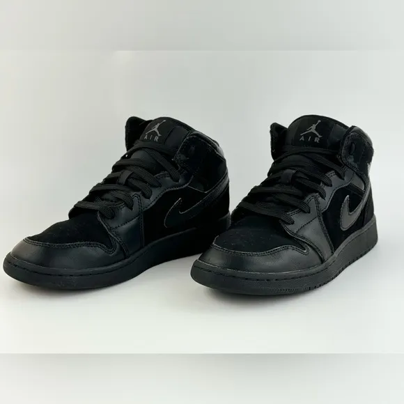 Nike Air Jordan 1 Mid BG Triple Black Size 6.5 Youth Basketball 554725-050