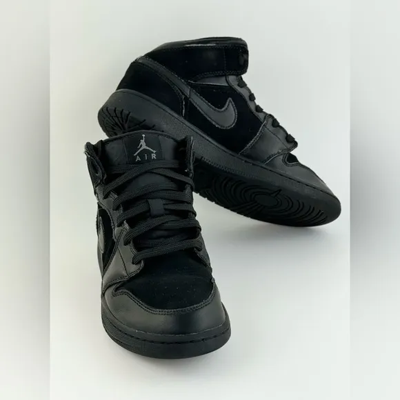 Nike Air Jordan 1 Mid BG Triple Black Size 6.5 Youth Basketball 554725-050