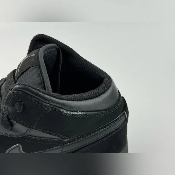 Nike Air Jordan 1 Mid BG Triple Black Size 6.5 Youth Basketball 554725-050