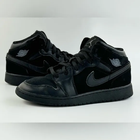 Nike Air Jordan 1 Mid BG Triple Black Size 6.5 Youth Basketball 554725-050