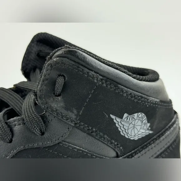 Nike Air Jordan 1 Mid BG Triple Black Size 6.5 Youth Basketball 554725-050