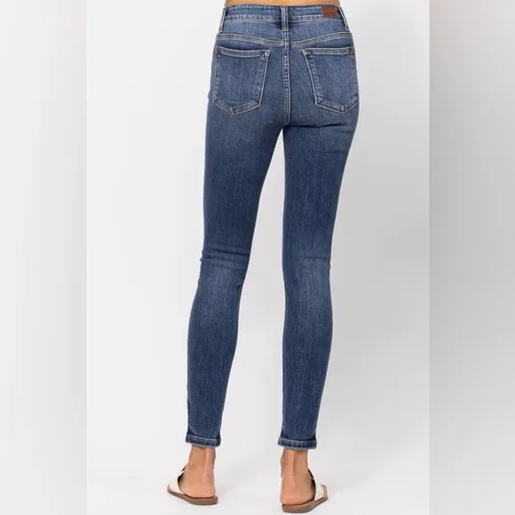 NWT Judy Blue Mid Rise Handsand Skinny Jeans