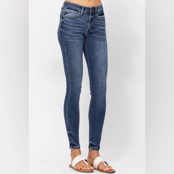 NWT Judy Blue Mid Rise Handsand Skinny Jeans