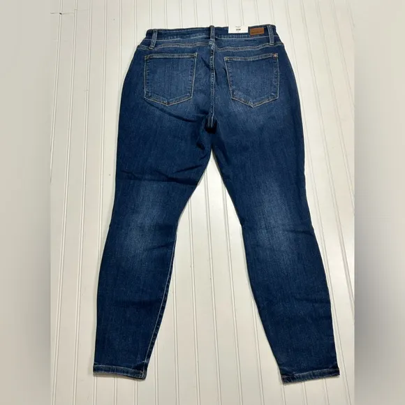 NWT Judy Blue Mid Rise Handsand Skinny Jeans