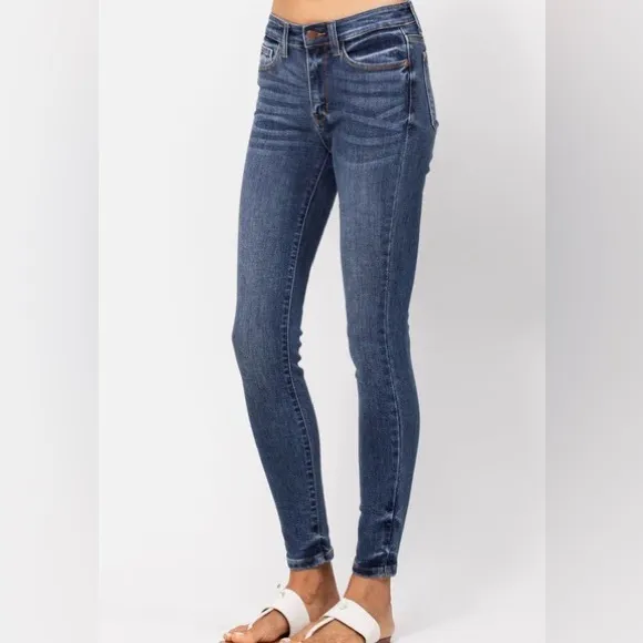 NWT Judy Blue Mid Rise Handsand Skinny Jeans