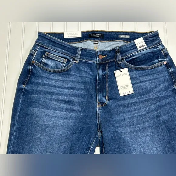 NWT Judy Blue Mid Rise Handsand Skinny Jeans