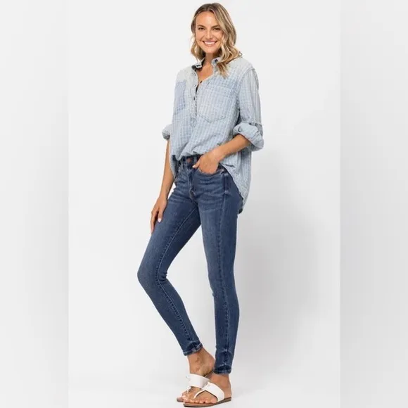 NWT Judy Blue Mid Rise Handsand Skinny Jeans