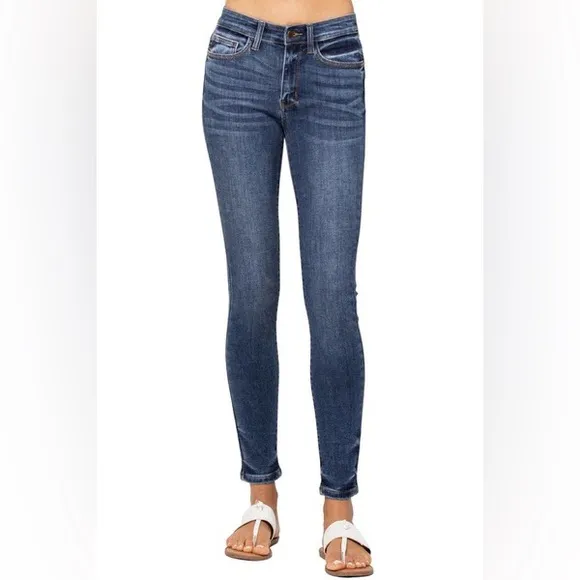 NWT Judy Blue Mid Rise Handsand Skinny Jeans