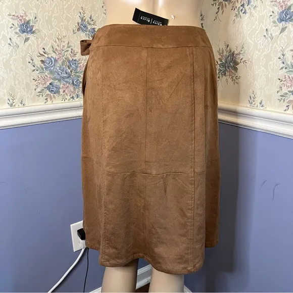 NWT White House Black Market Faux Suede Brown Skirt, Size 2