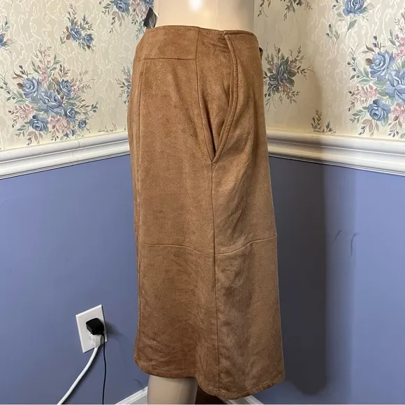 NWT White House Black Market Faux Suede Brown Skirt, Size 2
