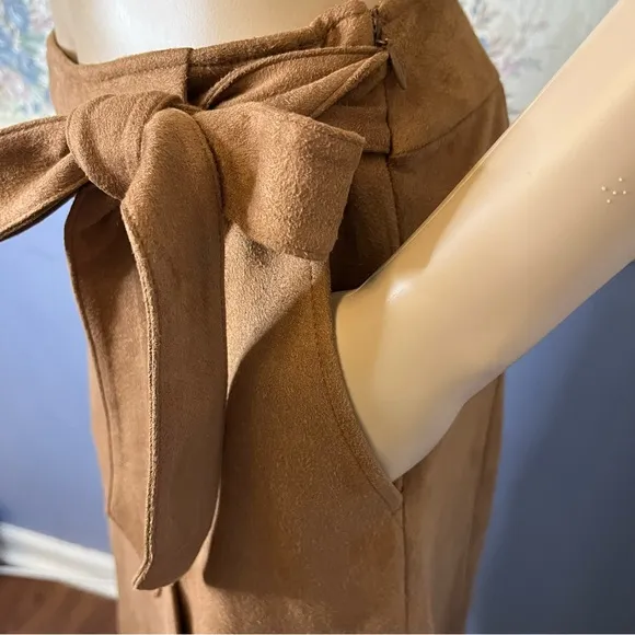 NWT White House Black Market Faux Suede Brown Skirt, Size 2