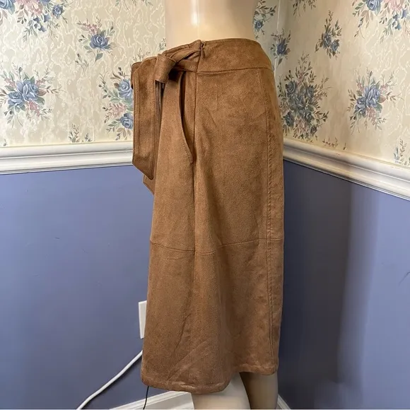 NWT White House Black Market Faux Suede Brown Skirt, Size 2
