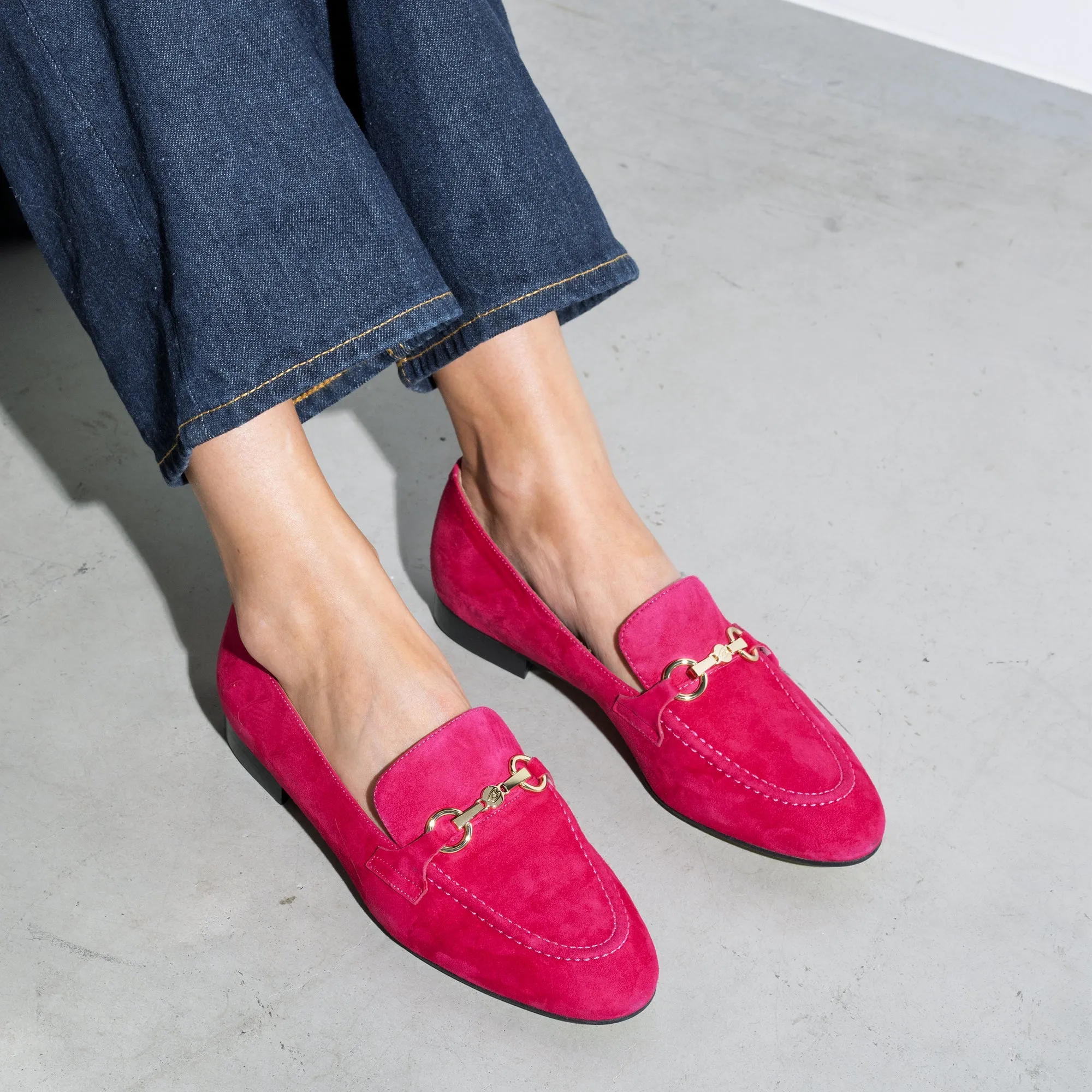 Vendôme Fleur fuchsia suede loafers